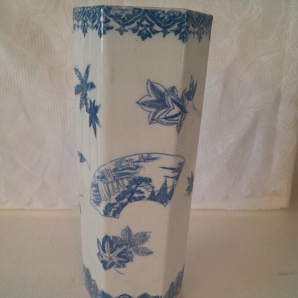 VTG Ceramic Octagonal Blue & White Stem Vase - Picture 1 of 6